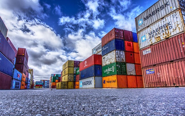 Relocate Seamlessly: Top Companies for Long-Distance Moving Containers